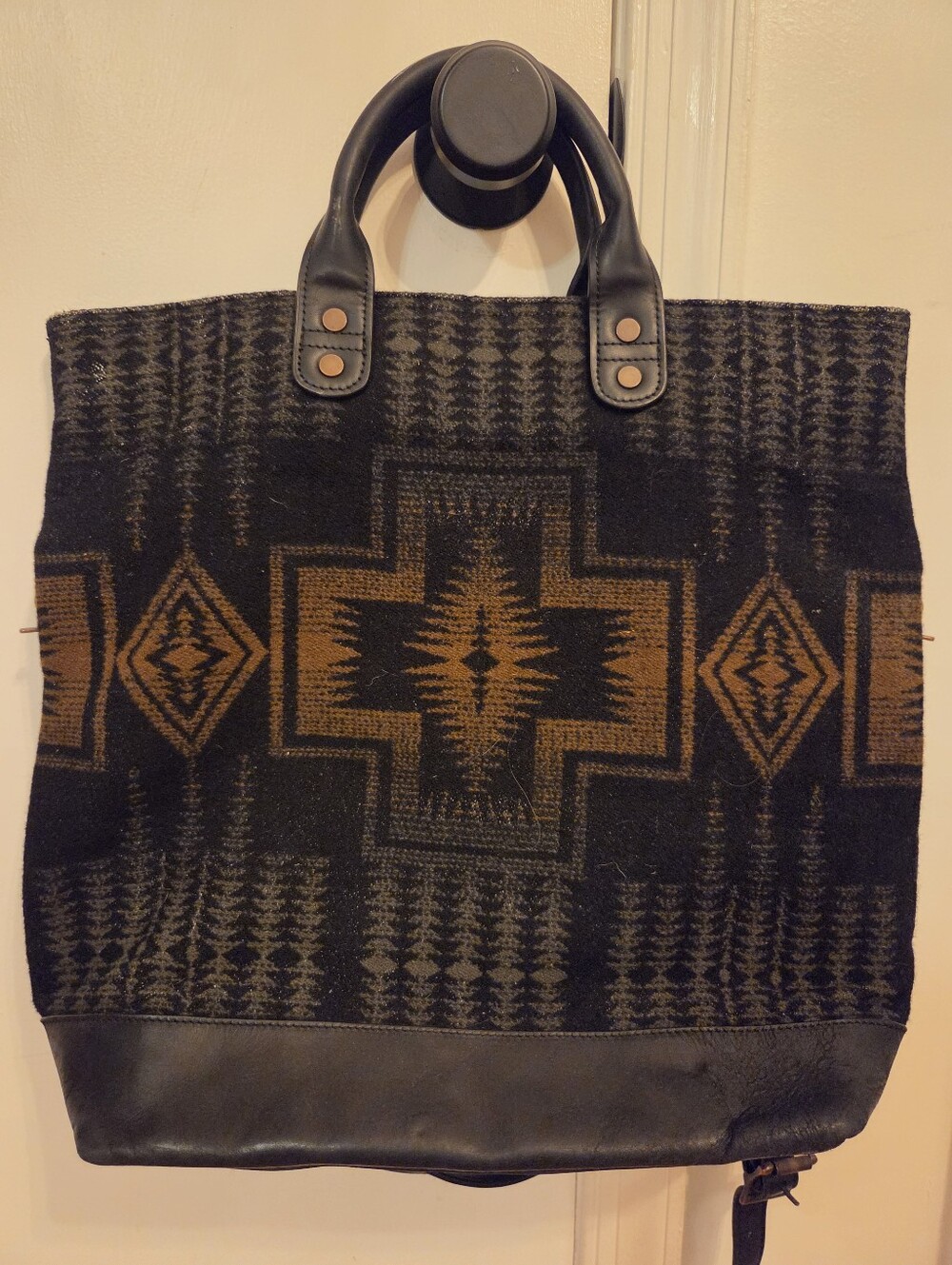 Pendleton Cross Body - Picture 2 of 7